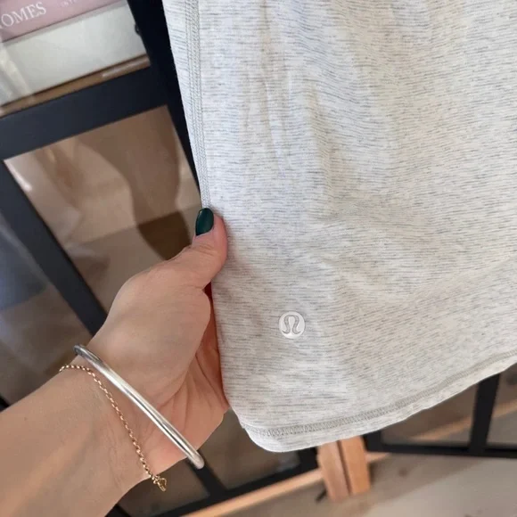 Lululemon Superb Short Sleeve Tee Wee Stripe Heathered Light grey ladder stich - Picture 4 of 11